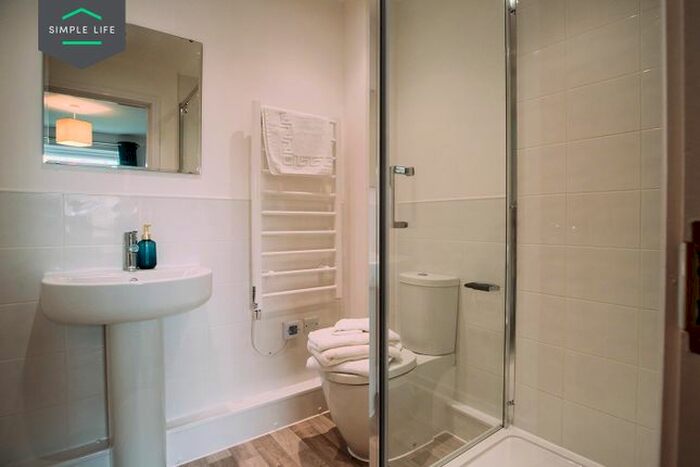 2 Bedroom Flat To Rent In Brook End, Rochdale, OL16