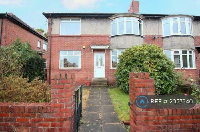 2 Bedroom Flat To Rent In Wych Elm Crescent, Newcastle Upon Tyne, NE7