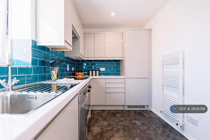 2 Bedroom Flat To Rent In Epping Close, Reading, RG1