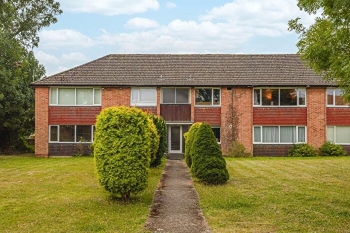 2 Bedroom Flat To Rent In Bakers Lane, Lingfield, RH7