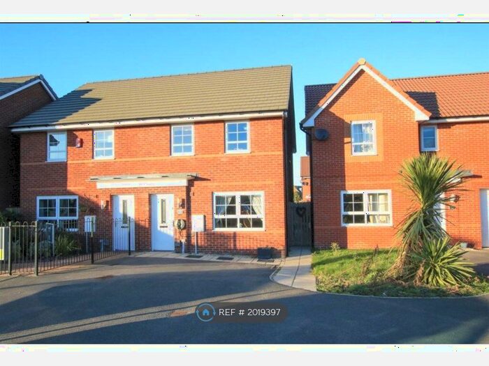 3 Bedroom Semi-Detached House To Rent In Garland Road, New Rossington, Doncaster, DN11