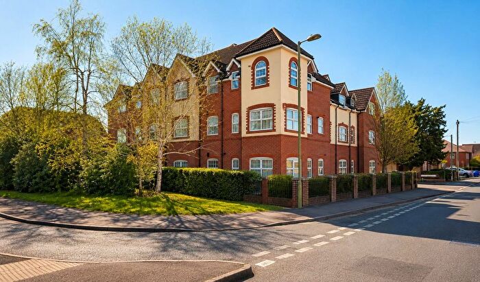 2 Bedroom Flat For Sale In Glenwood Court, Farnborough, GU14