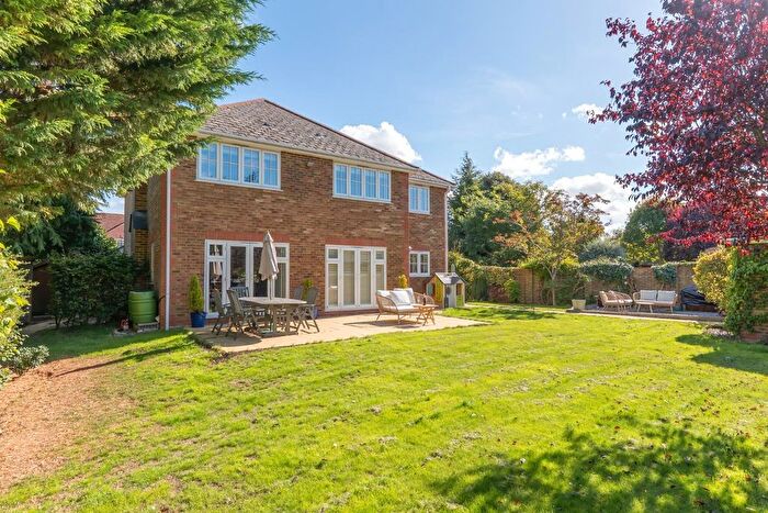 5 Bedroom Detached House For Sale In Damask Close, Tring, HP23