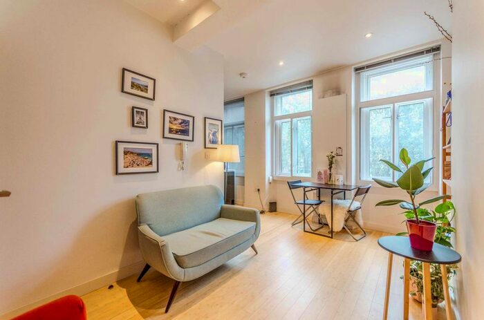 1 Bedroom Flat To Rent In Upper Street, Islington, London, N1