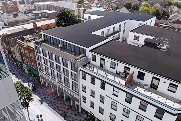 3 Bedroom Flat To Rent In High Street, Slough, SL1