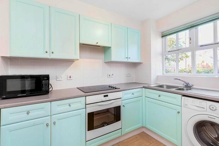 2 Bedroom Flat To Rent In Massingberd Way, London, SW17