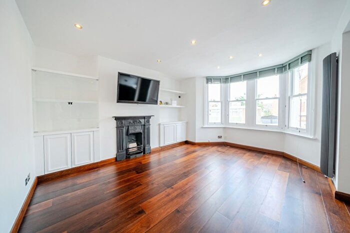 3 Bedroom Flat For Sale In Cautley Avenue, London, SW4