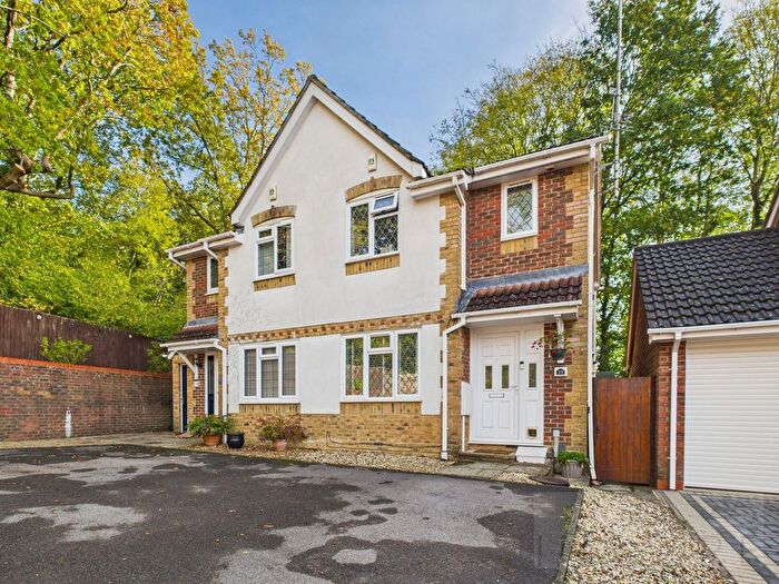 2 Bedroom Semi-Detached House For Sale In Golding Close, Maidenbower, RH10