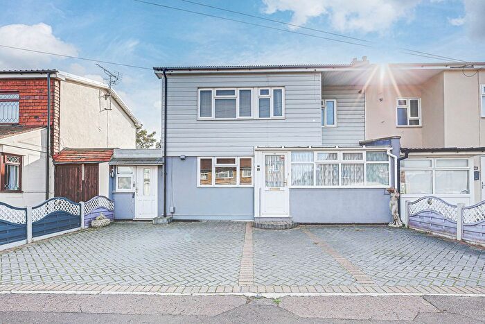3 Bedroom Semi-Detached House For Sale In Denton Avenue, Westcliff-On-Sea, SS0