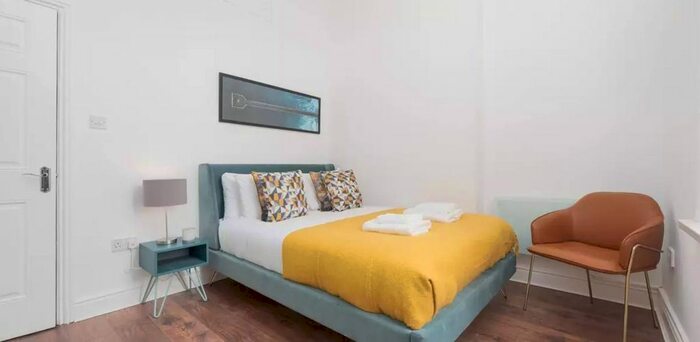 1 Bedroom Flat To Rent In Warwick Road (/), Earls Court, London, SW5