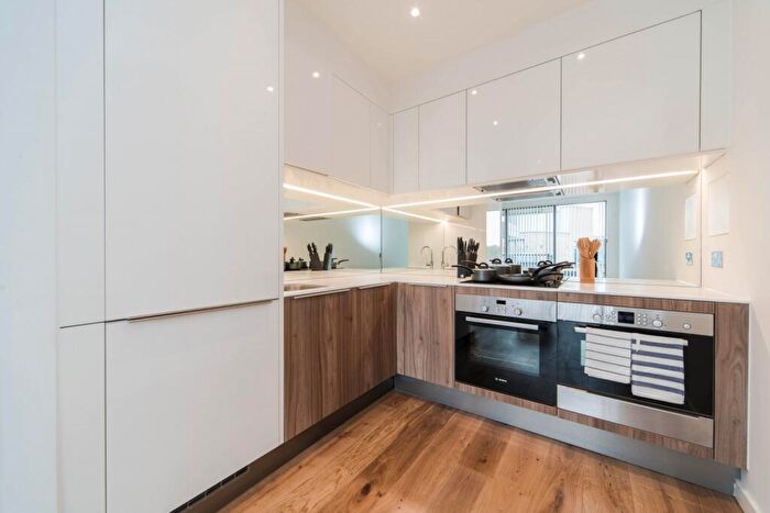 2 Bedroom Flat To Rent In Camberwell On The Green, Camberwell Passage, SE5