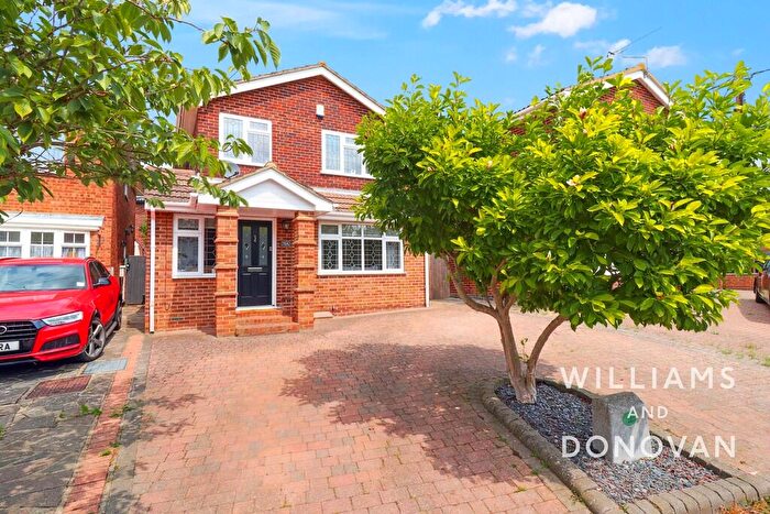 4 Bedroom Detached House For Sale In Hall Farm Road, South Benfleet, SS7