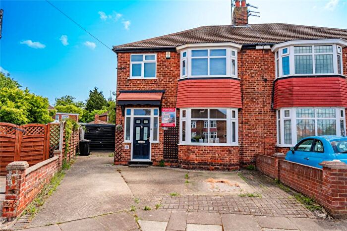 3 Bedroom Semi-Detached House For Sale In Roundway, Grimsby, Lincolnshire, DN34