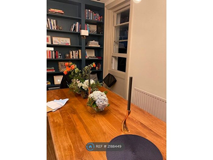 1 Bedroom Flat To Rent In Blenheim Crescent, London, W11