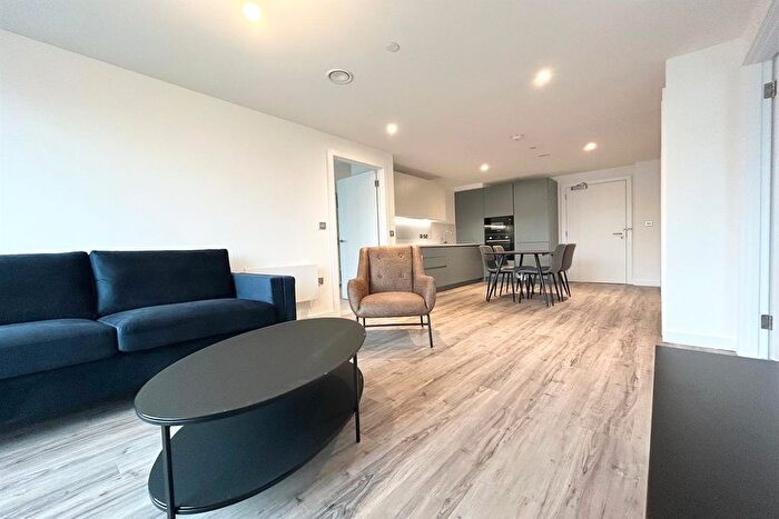2 Bedroom Flat To Rent In Block A Railings, Shale Lane, M5
