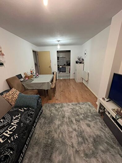 2 Bedroom Flat To Rent In Feltham, TW14