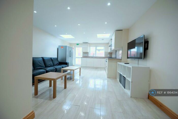 6 Bedroom Terraced House To Rent In De Beauvoir Road, Reading, RG1