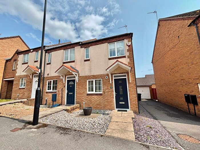 2 Bedroom Town House To Rent In Gleadless View, Sheffield, S12
