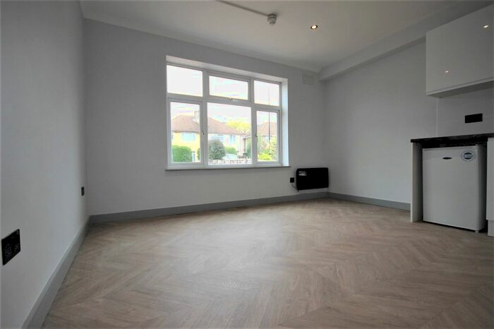 1 Bedroom Property To Rent In Ely Road, Room, Hounslow, TW4