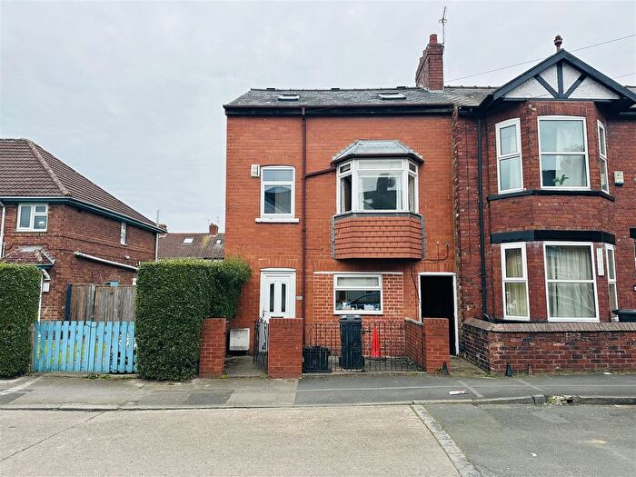 4 Bedroom Terraced House For Sale In Cromer Street, York, YO30