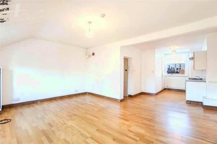 Studio To Rent In Kingsland Road, Hoxton, London, E2