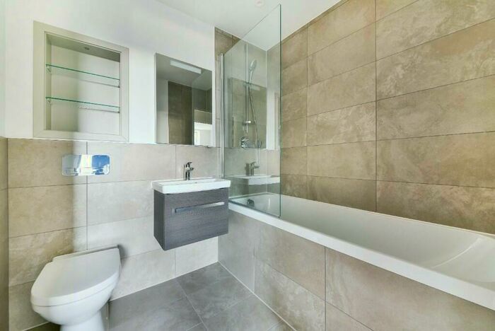 3 Bedroom Town House To Rent In Brownswall Road, Dudley, West Midlands, DY3