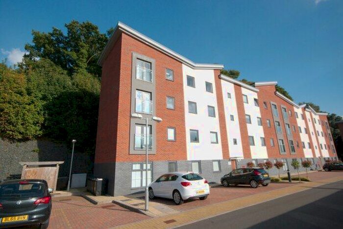 2 Bedroom Flat To Rent In Lichfield Road, Four Oaks, Sutton Coldfield, B74