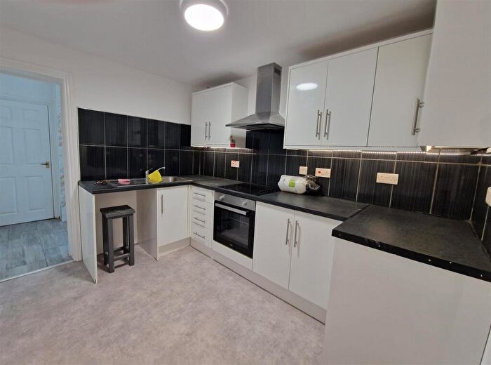2 Bedroom Flat To Rent In Gordon Road, Aldershot, GU11