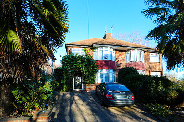 3 Bedroom Character Property For Sale In Roding Lane, Buckhurst Hill, IG9