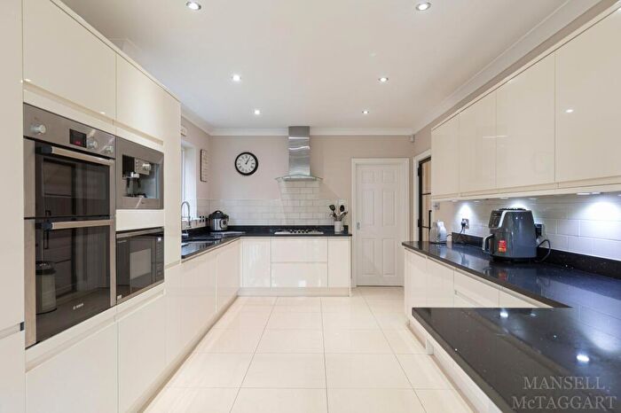 5 Bedroom Detached House For Sale In Hedgecourt Place, Felbridge, RH19