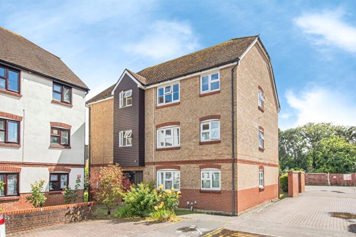 2 Bedroom Flat For Sale In California Close, Colchester, CO4