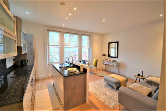 2 Bedroom Flat To Rent In Belsize Avenue, Belsize Park, London, NW3