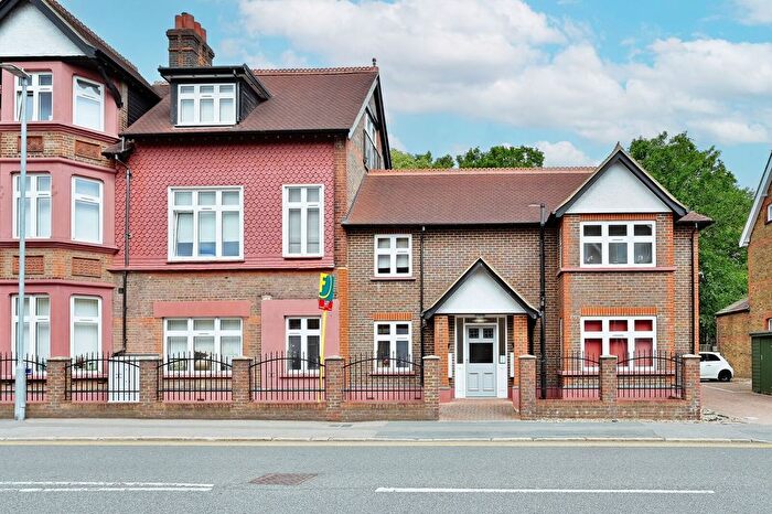 2 Bedroom Flat To Rent In Upton Road, Watford, WD18
