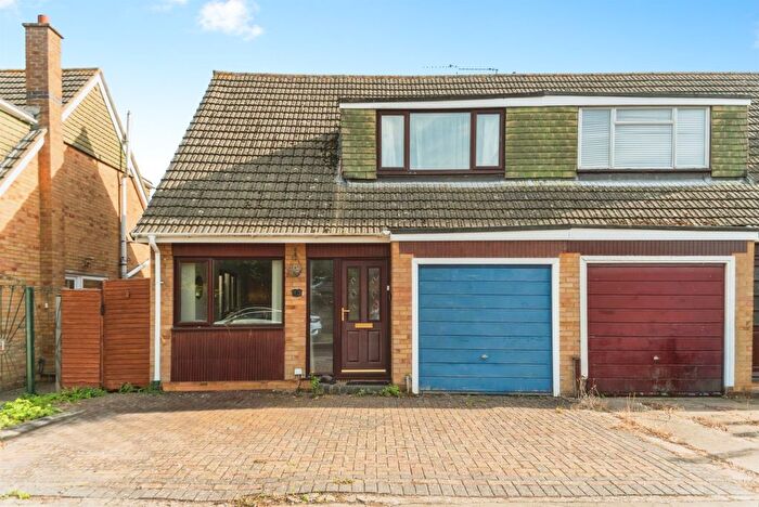 3 Bedroom Semi-Detached House For Sale In Lancaster Road, Wroughton, Swindon, SN4