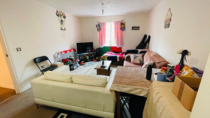 2 Bedroom Flat To Rent In King George Crescent, Wembley, HA0