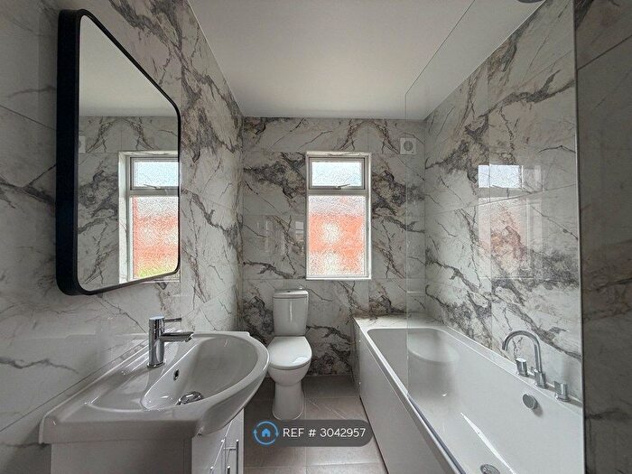 3 Bedroom Terraced House To Rent In Marsden Place, Leeds, LS11