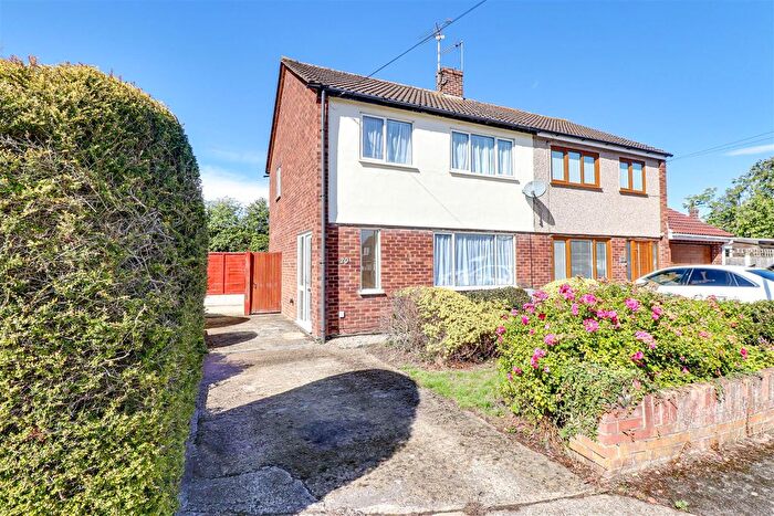 3 Bedroom Semi-Detached House For Sale In Lodge Close, Thundersley, SS7