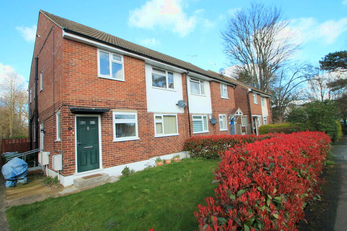 2 Bedroom Maisonette To Rent In Amberley Court, Sidcup, DA14