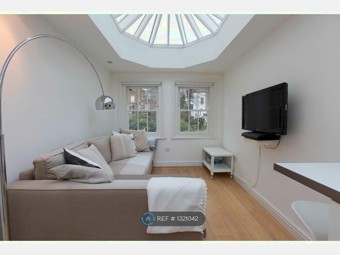 1 Bedroom Maisonette To Rent In Stockwell Park Crescent, London SW9