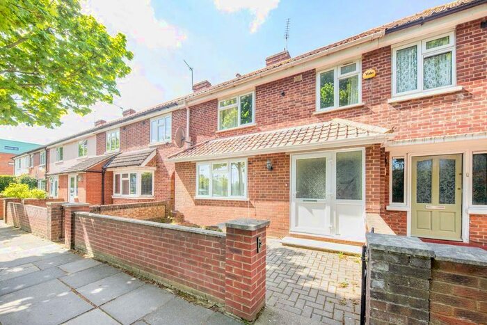 3 Bedroom Property To Rent In Dean Road, Hampton, TW12