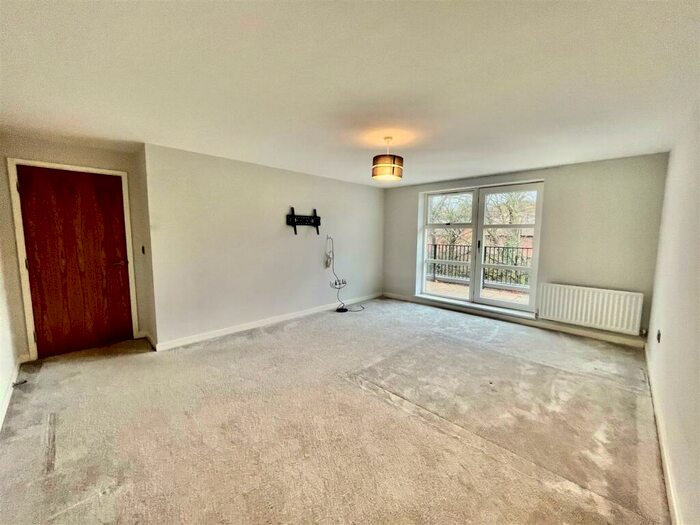2 Bedroom Apartment To Rent In Ashfield Court, Low Fell, NE9
