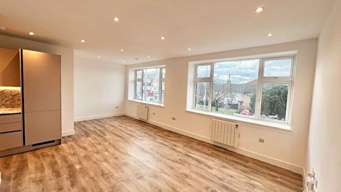 1 Bedroom Flat To Rent In Gale Street, Dagenham, RM9