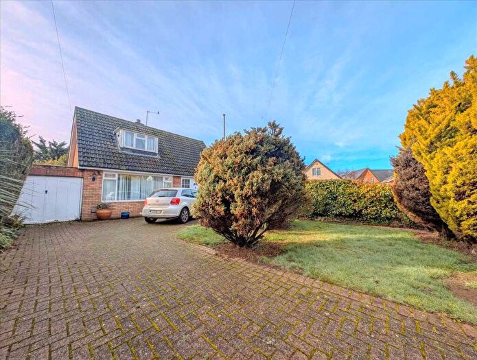 2 Bedroom Detached House For Sale In Kirkhurst Close, Brightlingsea, CO7
