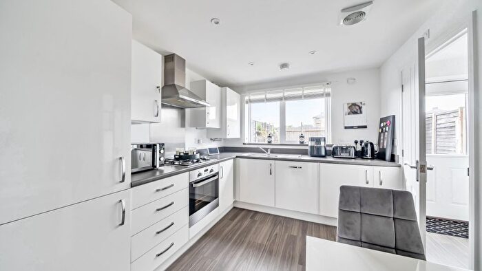 2 Bedroom Semi-detached House For Sale In Plymouth Close, Cambridge, CB3