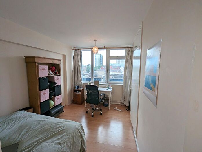 2 Bedroom Flat For Sale In Charles Square, London, N1
