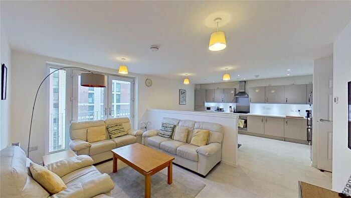 3 Bedroom Flat To Rent In Arneil Drive, Edinburgh, EH5