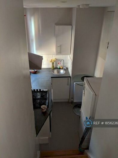 Studio To Rent In Raleigh Road, London, N8