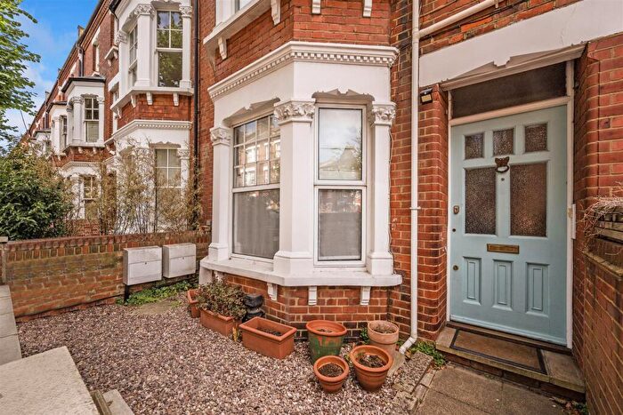 3 Bedroom Flat For Sale In Cressy Road, Hampstead Heath, NW3
