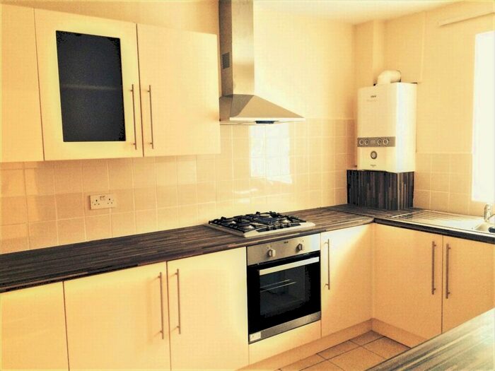 2 Bedroom Maisonette To Rent In Sparrow Green, Dagenham, RM10