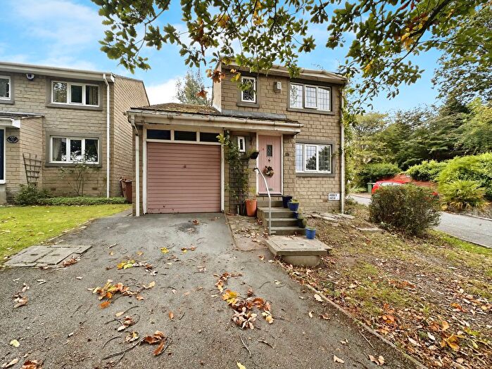4 Bedroom Detached House For Sale In Abbey View, Leeds, LS5